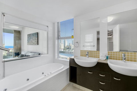Wings Resort, Apartments And 2 Story Penthouses - We Accommodate - Mackay Tourism 32