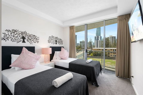 Wings Resort, Apartments And 2 Story Penthouses - We Accommodate - Mackay Tourism 14