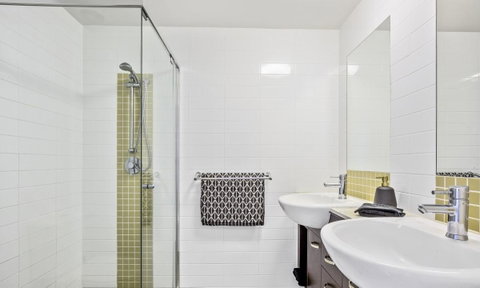Wings Resort, Apartments And 2 Story Penthouses - We Accommodate - Mackay Tourism 3