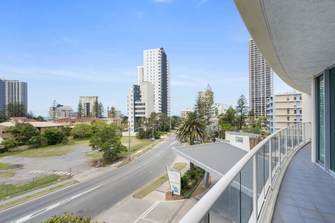 Wings Resort, Apartments And 2 Story Penthouses - We Accommodate - Mackay Tourism 9