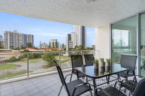 Wings Resort, Apartments And 2 Story Penthouses - We Accommodate - Mackay Tourism 15