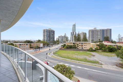 Wings Resort, Apartments And 2 Story Penthouses - We Accommodate - Mackay Tourism 16