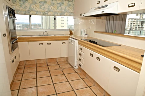 Hi Surf Beachfront Resort Apartments - Mackay Tourism 24