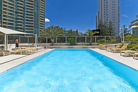 Hi Surf Beachfront Resort Apartments - Mackay Tourism 11