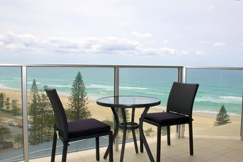Hi Surf Beachfront Resort Apartments - Mackay Tourism 12