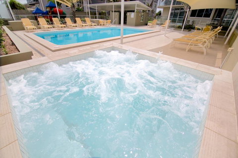 Hi Surf Beachfront Resort Apartments - Mackay Tourism 13
