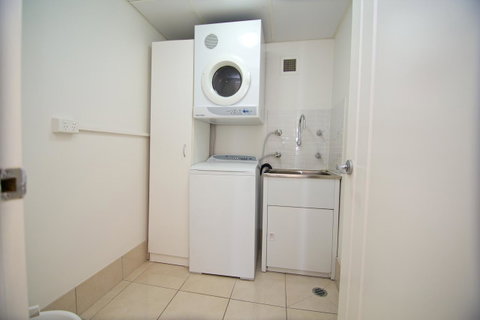 Hi Surf Beachfront Resort Apartments - Mackay Tourism 15