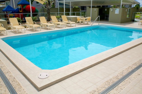 Hi Surf Beachfront Resort Apartments - Mackay Tourism 20
