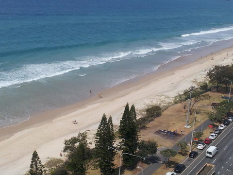 Hi Surf Beachfront Resort Apartments - Mackay Tourism 10