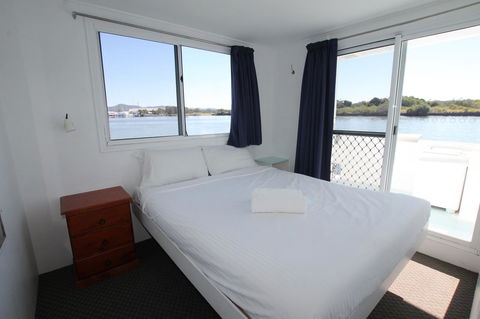 Coomera Houseboats - Mackay Tourism 14