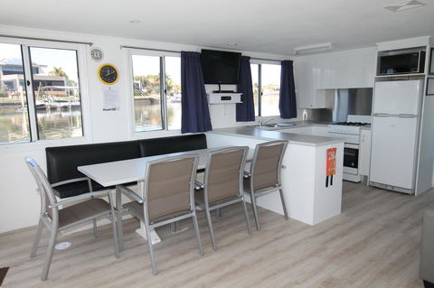 Coomera Houseboats - Mackay Tourism 16