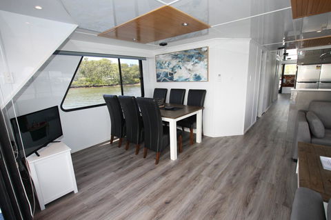 Coomera Houseboats - Mackay Tourism 36