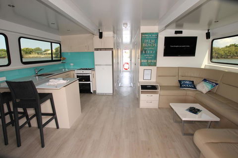 Coomera Houseboats - Mackay Tourism 9