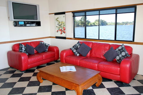 Coomera Houseboats - Mackay Tourism 17