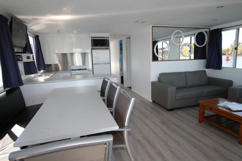 Coomera Houseboats - Mackay Tourism 15