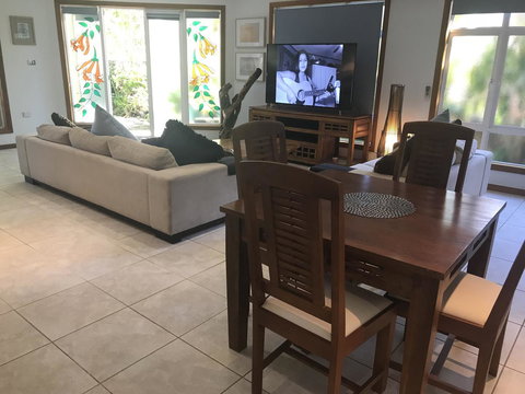 Taj On Byrnes - Private Luxury Apartment Mareeba - Mackay Tourism 6