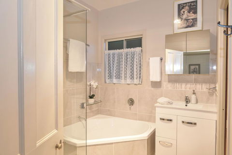 The Guesthouse Maleny - Mackay Tourism 10