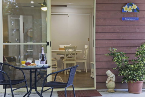 Shasta Place - Mackay Tourism 0