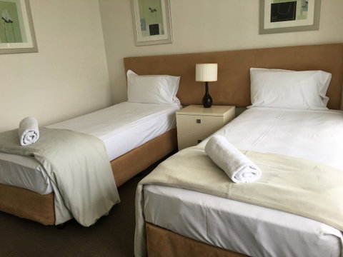 Surfers Century Oceanside Apartments - Mackay Tourism 18