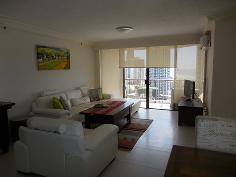 Surfers Century Oceanside Apartments - Mackay Tourism 40