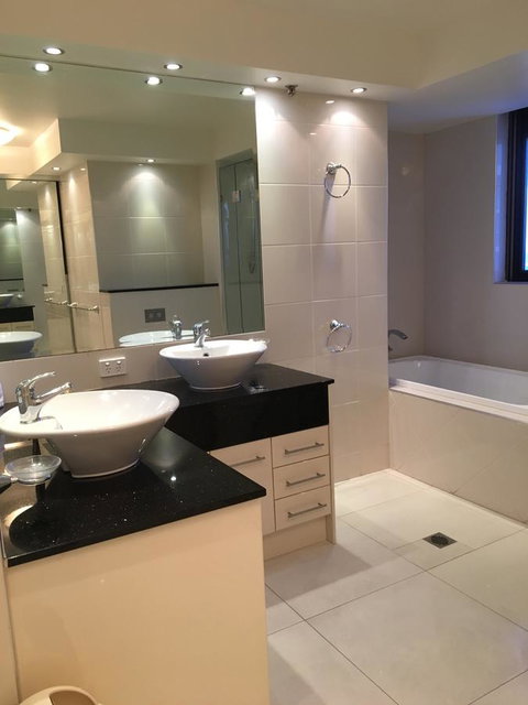 Surfers Century Oceanside Apartments - Mackay Tourism 22