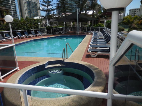 Surfers Century Oceanside Apartments - Mackay Tourism 28