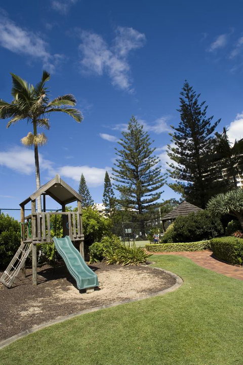 Surfers Century Oceanside Apartments - Mackay Tourism 29