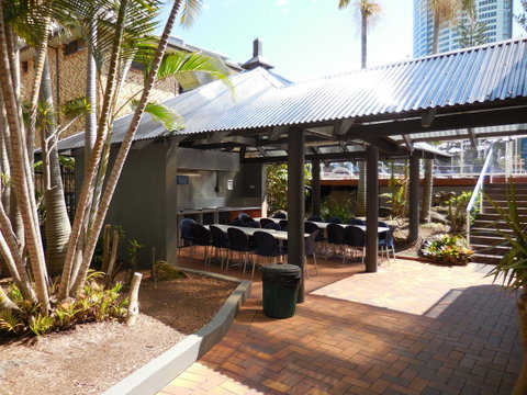 Surfers Century Oceanside Apartments - Mackay Tourism 30