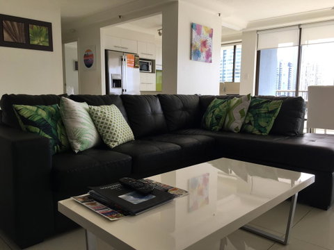 Surfers Century Oceanside Apartments - Mackay Tourism 26