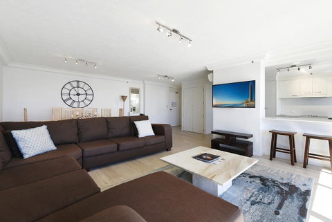 Surfers Century Oceanside Apartments - Mackay Tourism 13