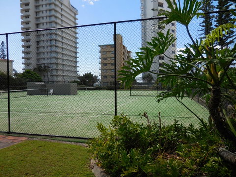 Surfers Century Oceanside Apartments - Mackay Tourism 32