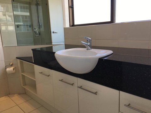 Surfers Century Oceanside Apartments - Mackay Tourism 20