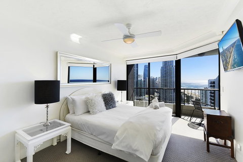 Surfers Century Oceanside Apartments - Mackay Tourism 2