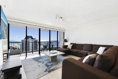 Surfers Century Oceanside Apartments - Mackay Tourism 11