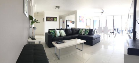 Surfers Century Oceanside Apartments - Mackay Tourism 25