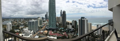Surfers Century Oceanside Apartments - Mackay Tourism 17