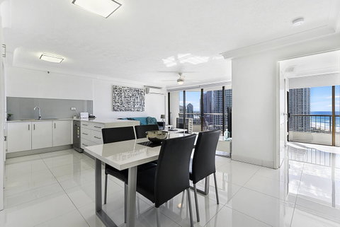 Surfers Century Oceanside Apartments - Mackay Tourism 1