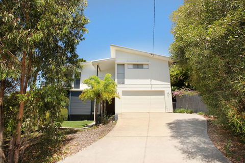 224 Centenary Heights Road Coolum Beach, 500 Dollar Bond, Linen Included - Mackay Tourism 0