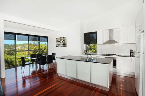 224 Centenary Heights Road Coolum Beach, 500 Dollar Bond, Linen Included - Mackay Tourism 2