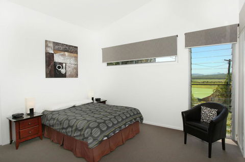 224 Centenary Heights Road Coolum Beach, 500 Dollar Bond, Linen Included - Mackay Tourism 13
