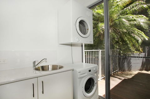 224 Centenary Heights Road Coolum Beach, 500 Dollar Bond, Linen Included - Mackay Tourism 14