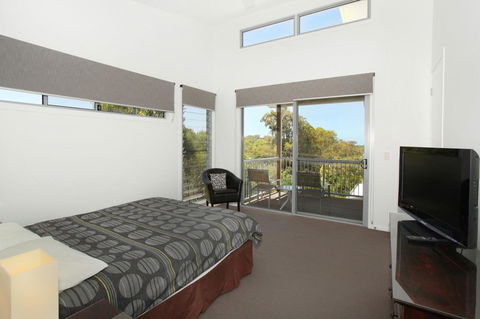 224 Centenary Heights Road Coolum Beach, 500 Dollar Bond, Linen Included - Mackay Tourism 12