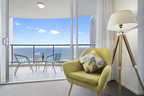 Holiday Holiday Chevron Renaissance Apartments - Mackay Tourism 5