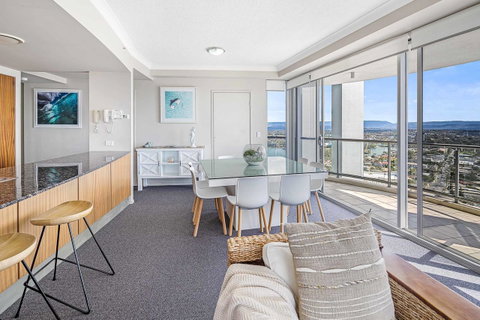 Holiday Holiday Chevron Renaissance Apartments - Mackay Tourism 1