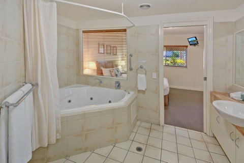 Raffles Mooloolaba - Mackay Tourism 11