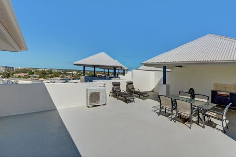 Raffles Mooloolaba - Mackay Tourism 4