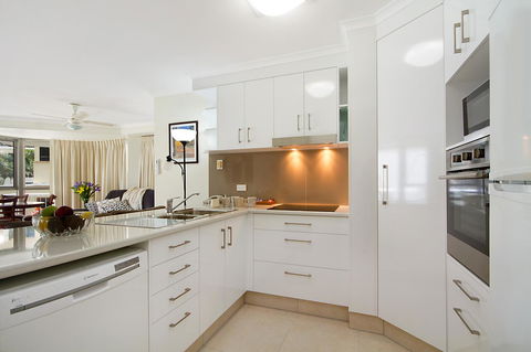 Rainbow Bay Resort Holiday Apartments - Mackay Tourism 4