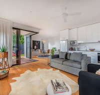 Sam's Buderim Mountain Guest House - Mackay Tourism