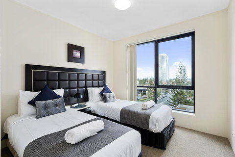 Broadbeach On The Park, 3 Bed Ocean - We Accommodate - Mackay Tourism 7