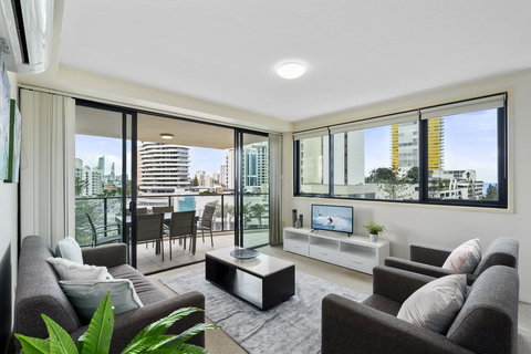 Broadbeach On The Park, 3 Bed Ocean - We Accommodate - Mackay Tourism 3